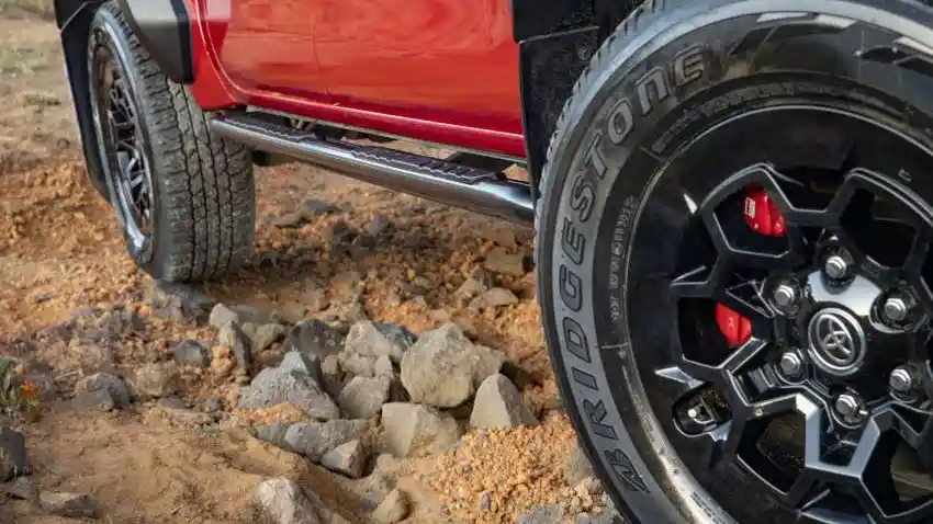 Foto - Ini Bedanya Toyota Hilux GR Sport Versi Indonesia dan Australia