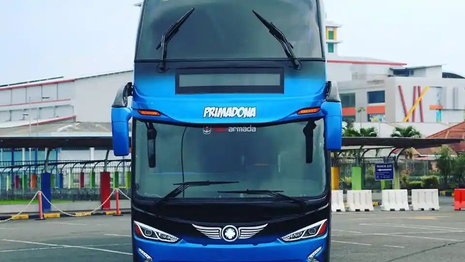 Foto - Bus Antar Kota Double Decker Pertama di Pulau Sulawesi Resmi Beroperasi