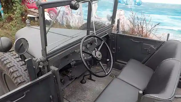 Foto - Jip Bekas Nazi Dijual Dalam Kondisi Kilometer Rendah