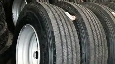 Foto - Impor Ban Diperketat, Pengusaha Angkutan Truk Keluhkan Kelangkaan Ban Radial di Pasar