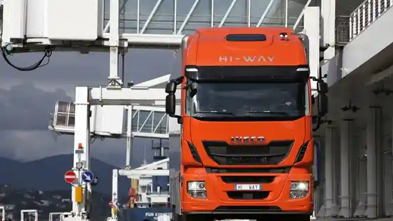 Foto - Tata Steel Operasikan 8 Truk Iveco Stralis Hi Way