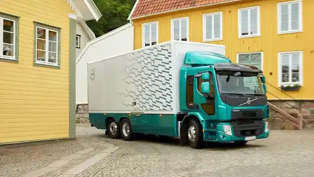 Berita - Truk Medium Duty Volvo FE 350 Kini Gunakan Mesin dan Axle Baru