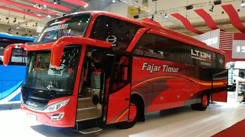 Bus - GIIAS 2017 : Isuzu Resmi Jualan Bus Besar LT134 di GIIAS 2017