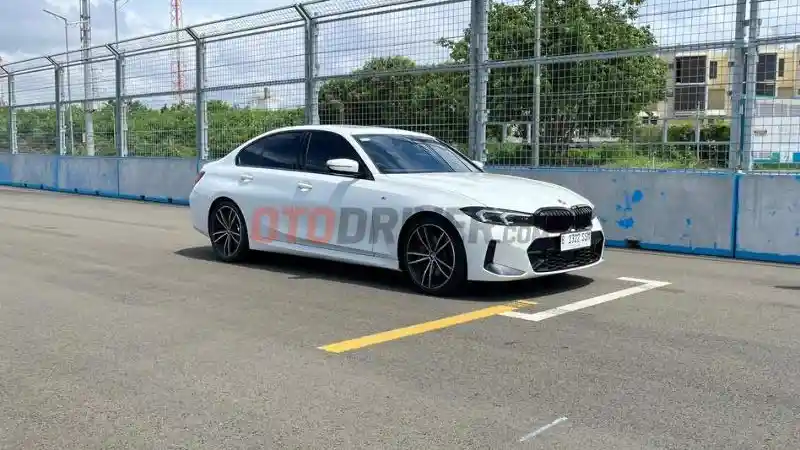 Foto - New BMW 330i M Sport Pro, Makin Canggih dan Buas di Sirkuit