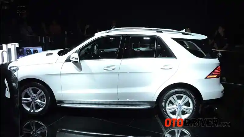 Foto - Mercedes-Benz Indonesia Buka Bengkel Bodi Dan Cat Pertama Yang Bersertifikasi Daimler AG 