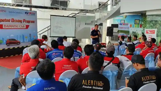 Berita - Tak Hanya Kopdar, Komunitas Daihatsu di Jawa Timur Peduli Keselamatan Berkendara