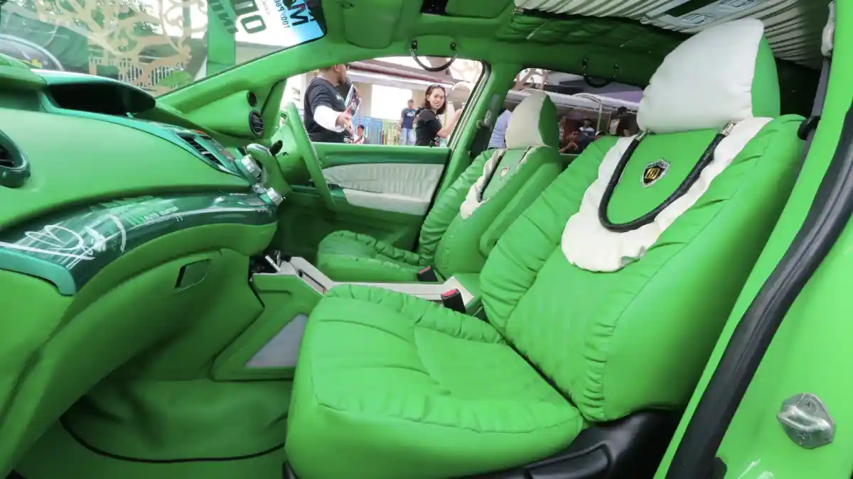 Foto - TIPS: Membersihkan Jok Mobil Berbahan Kulit Sintetis