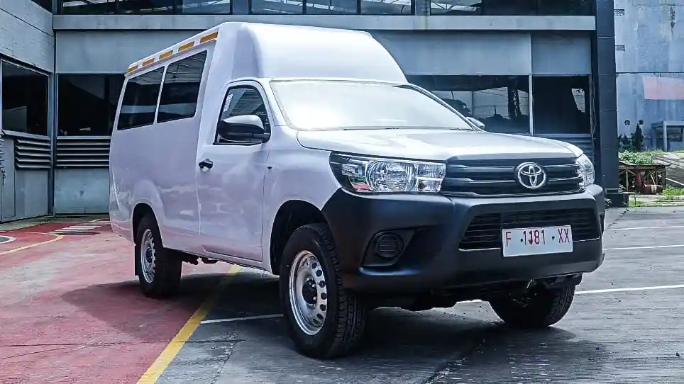 Pikap - Toyota Hilux Berubah Menjadi Mini Manhauler