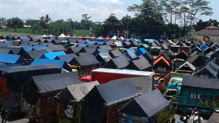 Berita - Beragam Karoseri Bak Truk Meriahkan Kopdar Perdana Komunitas Truck Malang