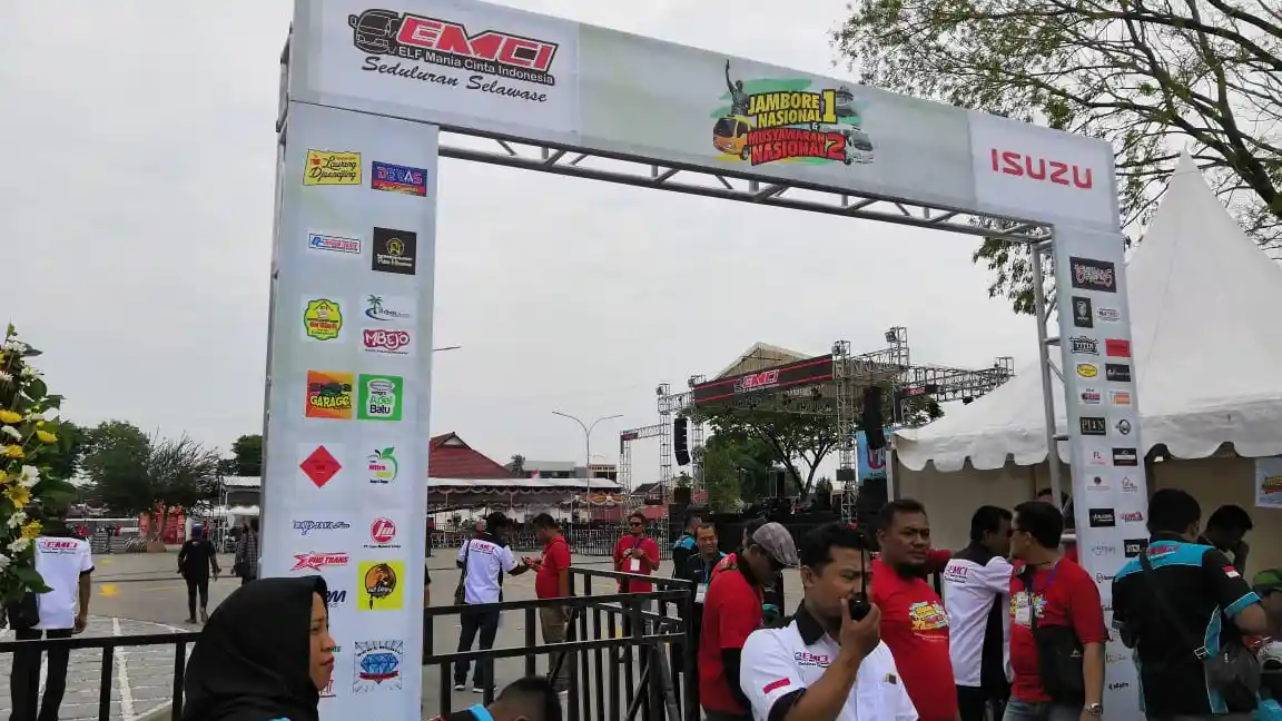 Foto - Jamnas I Elf Mania Community Diwarnai Penggalangan Dana untuk Korban Gempa dan Tsunami Sulteng