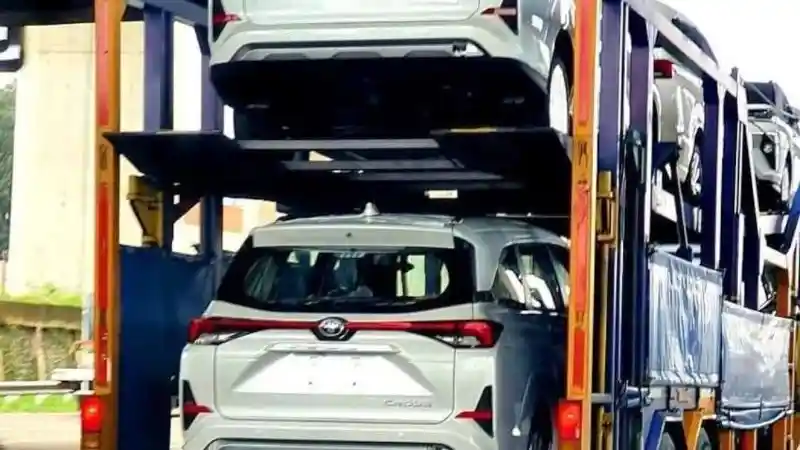 Foto - Toyota Veloz 'Cross' Tertangkap Kamera, Varian Baru Dari Veloz?