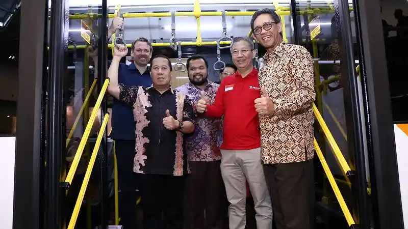 Foto - Mercedes-Benz Pasok 150 Unit Bus Kota Ramah Difabel ke Transjakarta