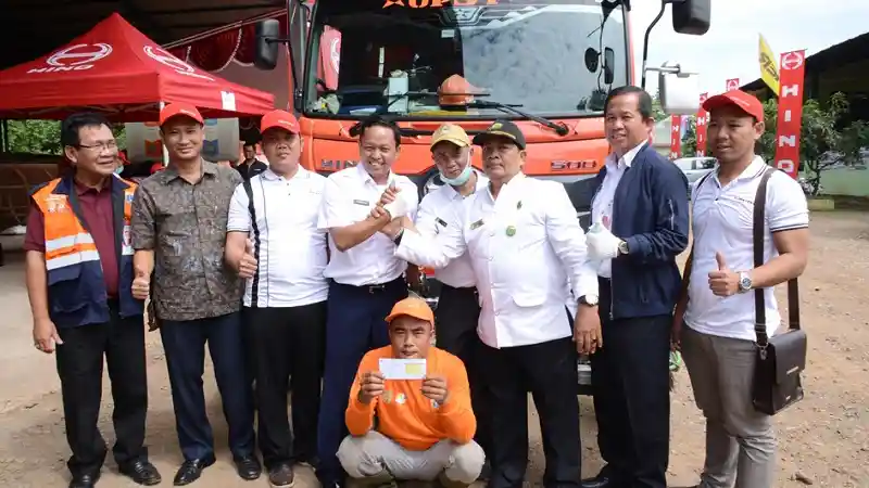 Berita - Hino Uji Emisi 300 Unit Truk Sampah Pemprov DKI Jakarta