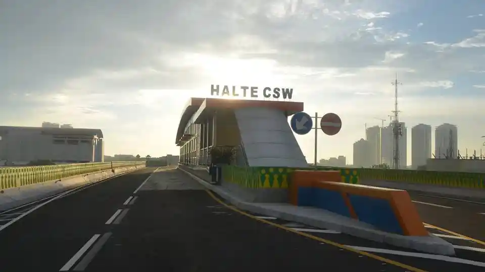 Foto - Jelang Dioperasikan Agustus Nanti, Jalan Layang Tranjakarta Koridor 13 Jalani Uji Beban