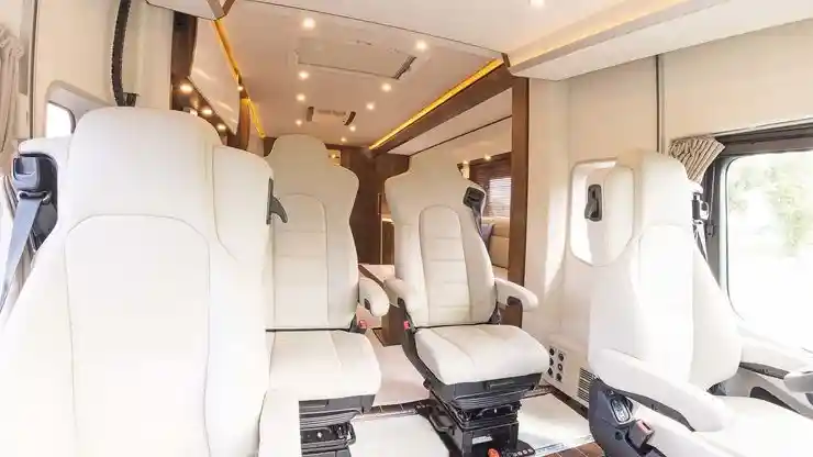 Foto - Home Bus Mewah Ini Dirakit dengan Basis Truk Mercedes-Benz Actros, Seperti Ini Penampakannya