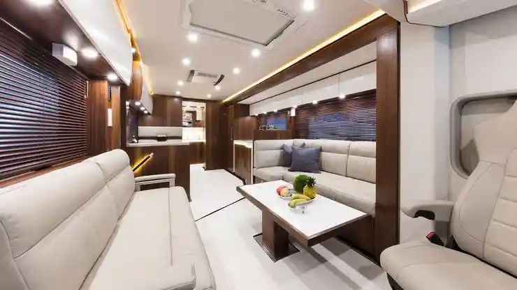 Foto - Home Bus Mewah Ini Dirakit dengan Basis Truk Mercedes-Benz Actros, Seperti Ini Penampakannya