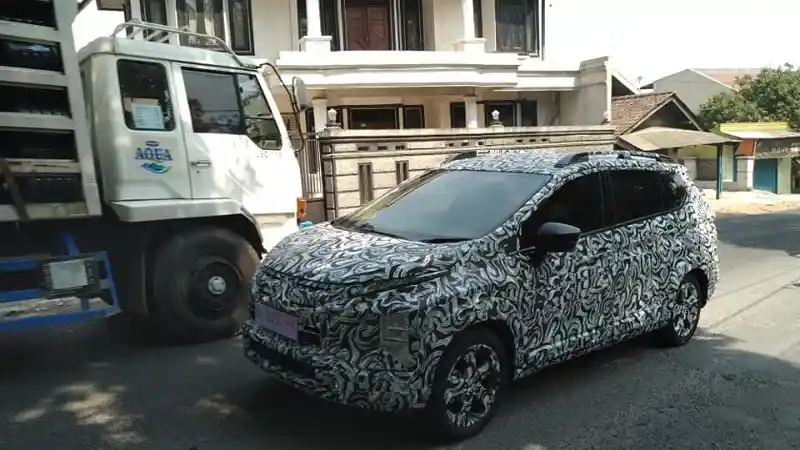 Foto - Alasan Lahirnya Crossover MPV Mitsubishi 