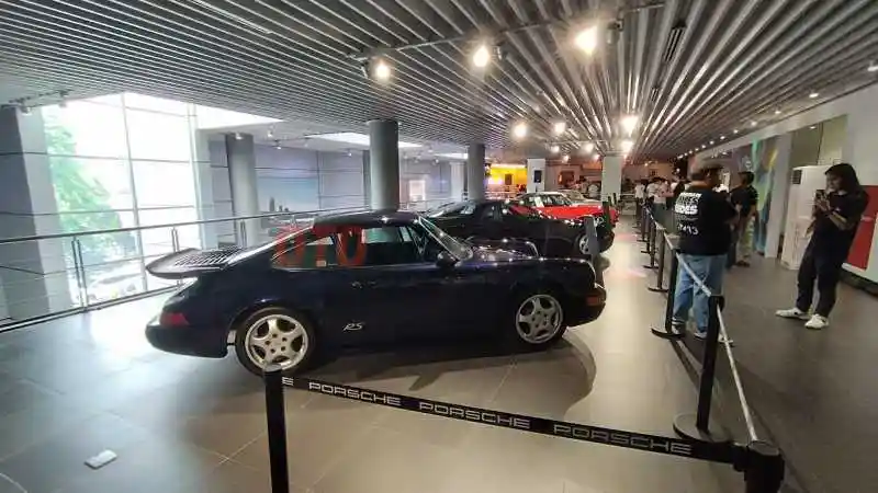 Foto - Perayaan 75 Tahun Porsche, Pamerkan Lini Terbaru Hingga Mobil Klasik