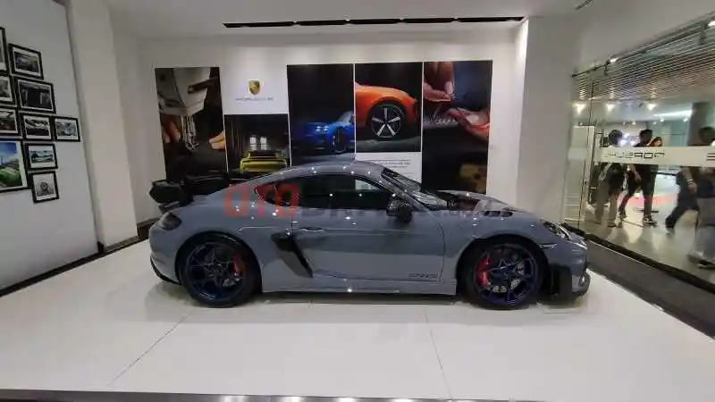 Foto - Perayaan 75 Tahun Porsche, Pamerkan Lini Terbaru Hingga Mobil Klasik