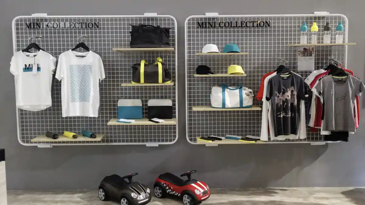 Berita - Selain Menjual Mobil, Beberapa Produsen Ini Jual Pakaian dan Merchandise