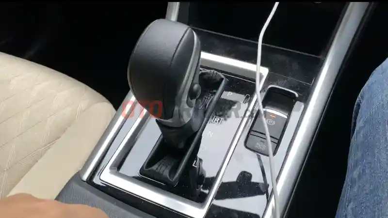 Tips - Mobil Matic Ternyata Bisa Engine Brake, Lho!