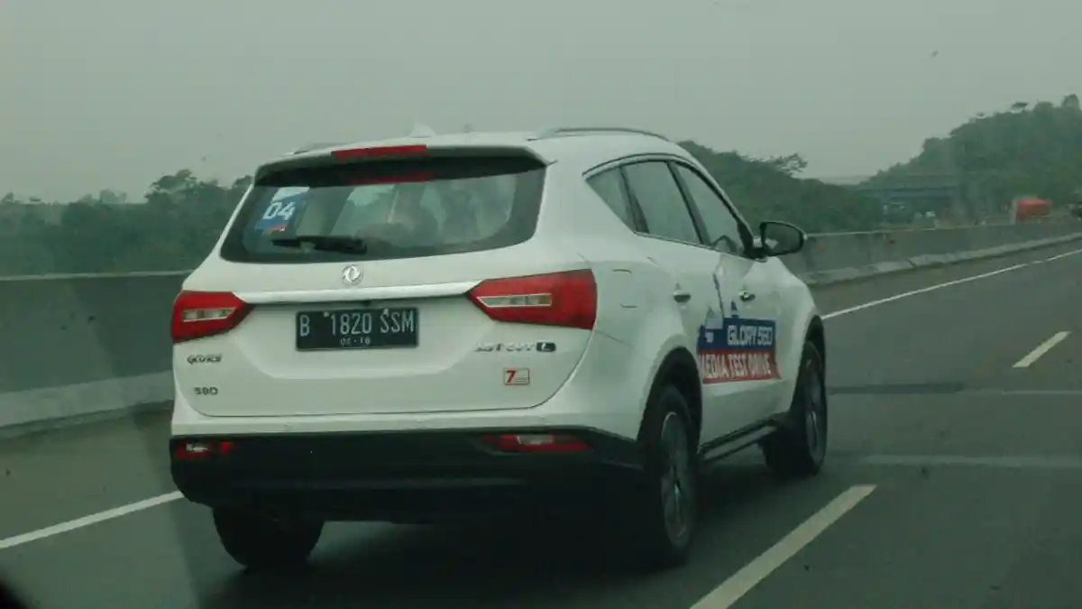 Foto - Impresi Menggeber DFSK Glory 580 Turbo CVT Pesaing Toyota Rush