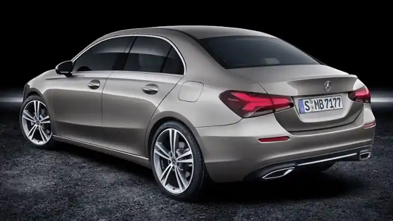 Foto - Mercedes-Benz Siap Hadirkan A-Class Dalam Wujud Sedan