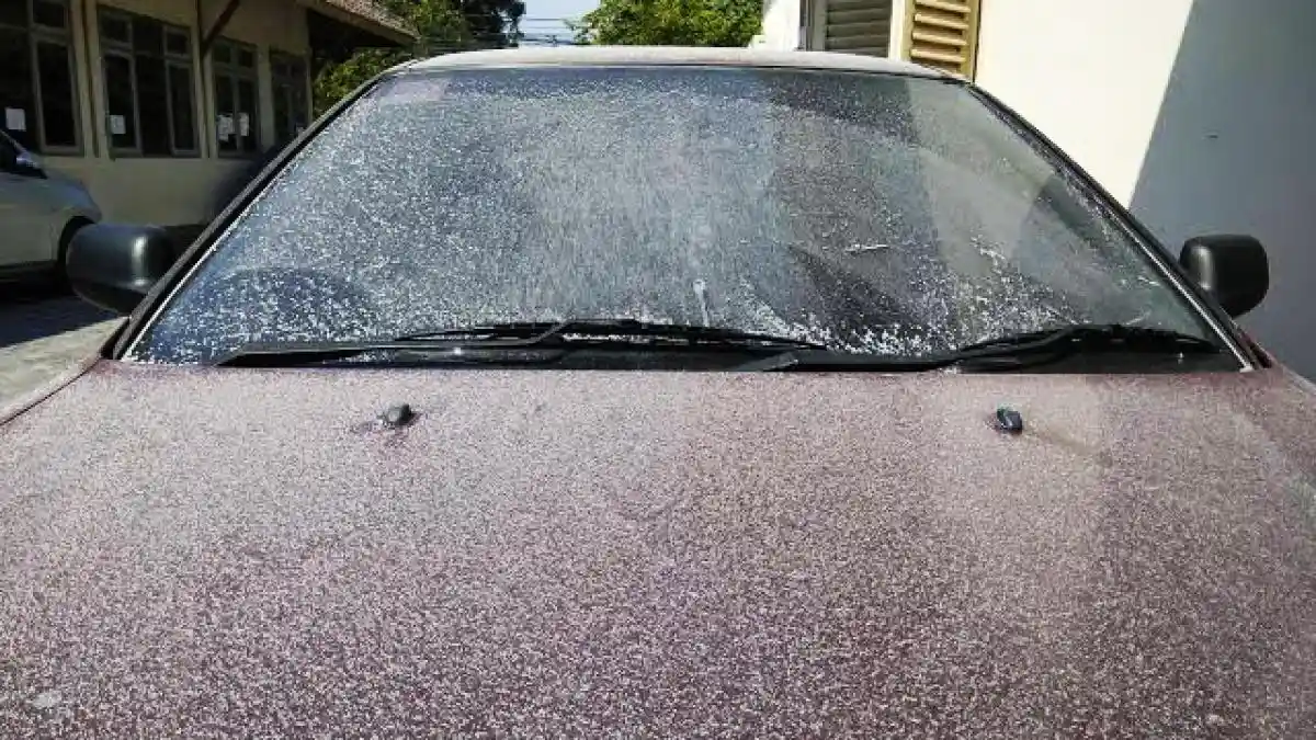 Tips - Debu Vulkanik Bisa Jadi Mimpi Buruk untuk Mobil. Berikut Hal Yang Perlu Diperhatikan
