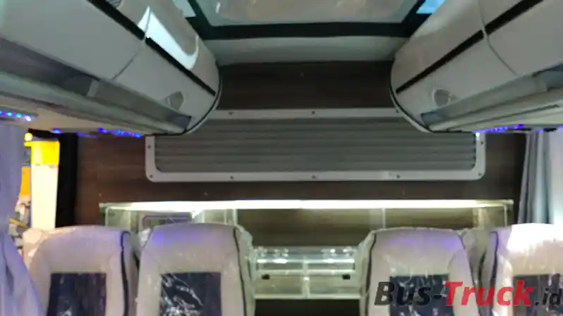 Foto - Outdoor AC Bus : Adi Putro Menempatkan Sistem AC Gendong Yang Membuat Bus Lebih Stabil