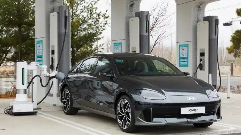 Foto - Hyundai dan LG Kerja Sama Dirikan Pabrik Baterai Untuk 300 Ribu Kendaraan Listrik