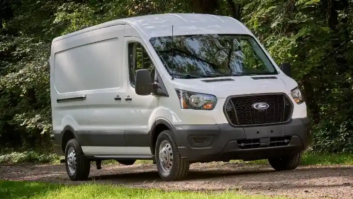 Van - Ford Transit Versi 2021 Hadirkan Kemudahan Angkutan Barang