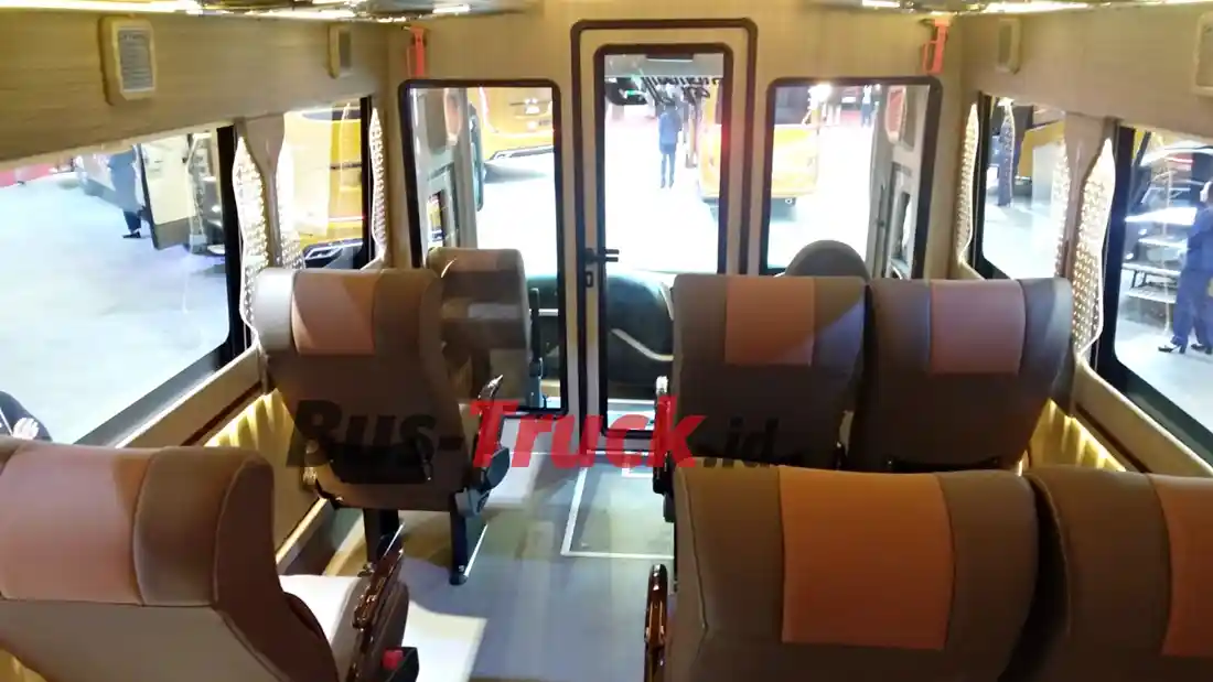 Foto - GIIAS 2024: Juragan 99 Trans Rilis Medium Bus Termewah 