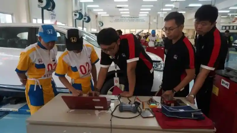 Foto - Honda Adu Skill Para Karyawannya Demi Peningkatan Aftersales