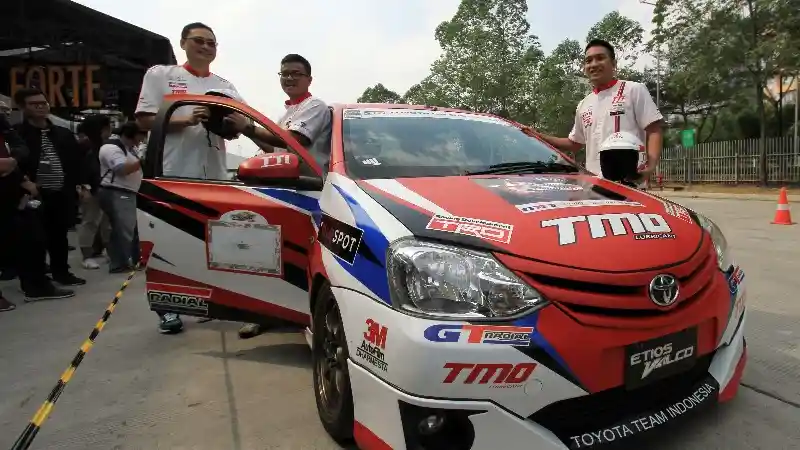 Foto - Heboh, Toyota Team Indonesia Unjuk Kebolehan di GIIAS 2018!