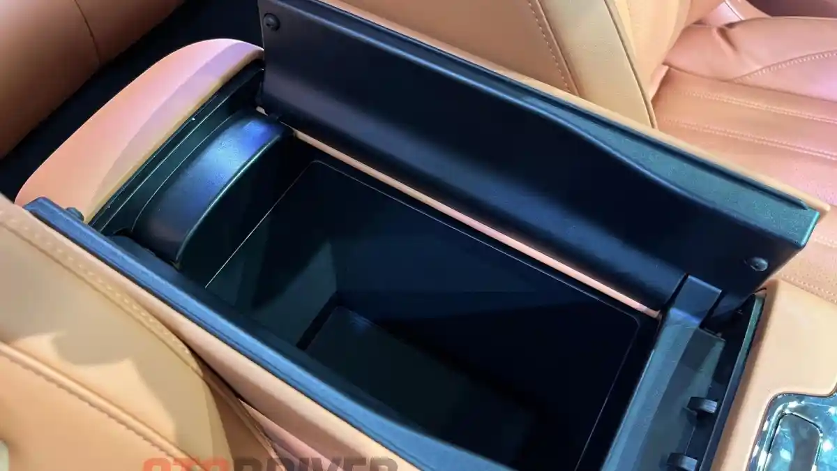 Foto - Selisih Rp40 Juta, Ini Beda Aion V Tipe Exclusive Dan Luxury