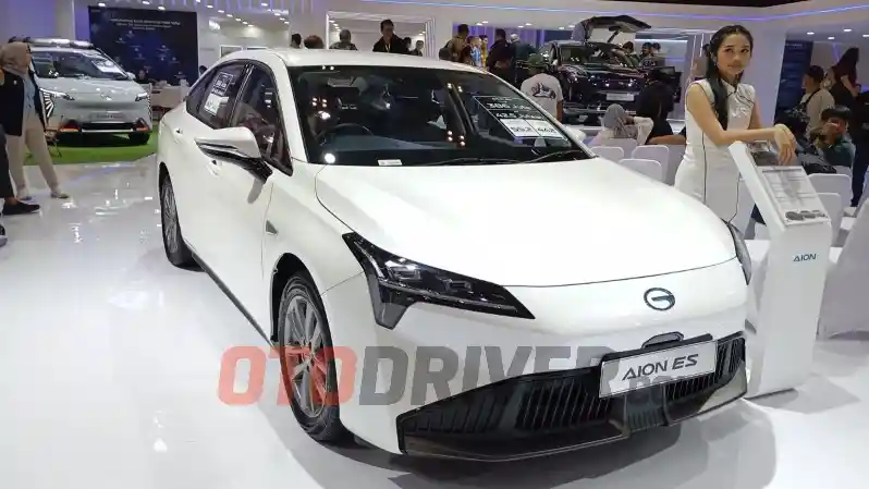 Foto - BYD E7 vs Aion ES, Sedan Listrik Terjangkau Begini Perbandingannya