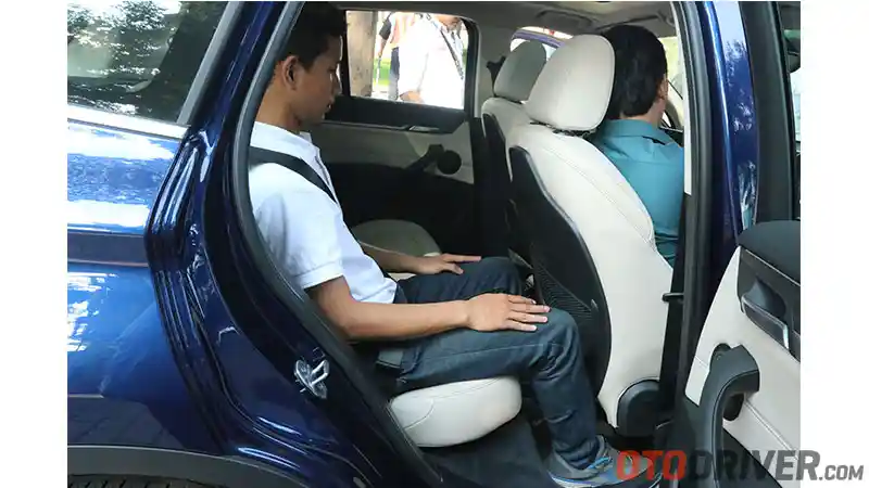 Foto - FIRST DRIVE: BMW X1 sDrive 18i 2016