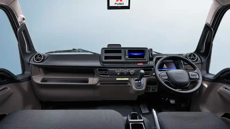 Foto - Desain Terbaru Kabin Mitsubishi Fuso Canter