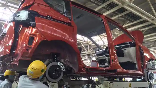 Berita - Toyota Membuat Mobil di Indonesia Dengan Kandungan Lokal Tinggi