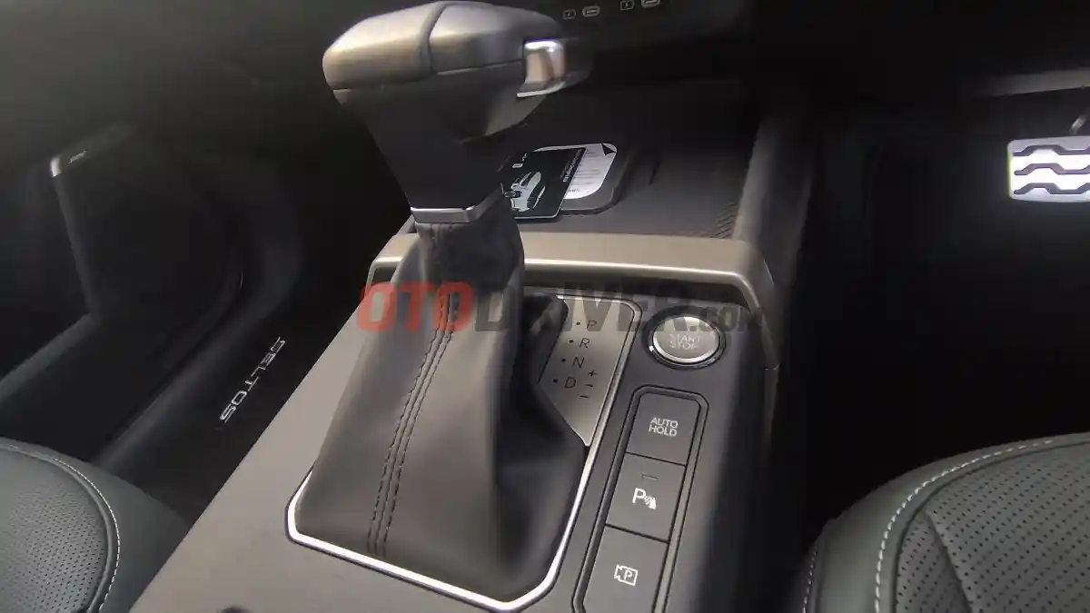 Foto - Kia All New Seltos di Indonesia Gunakan Tuas Transmisi Beda Dengan Versi Korea Selatan