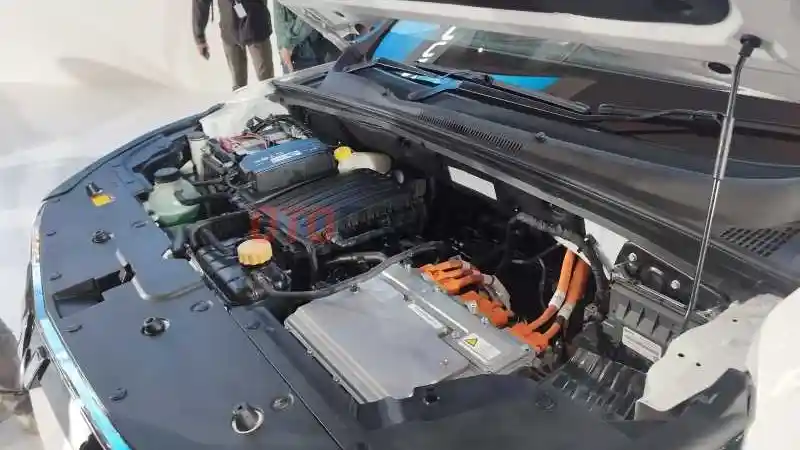 Foto - Wuling Almaz RS Pro Hybrid Jadi Mobil C-Segmen Hybrid Paling Ramah Di Kantong