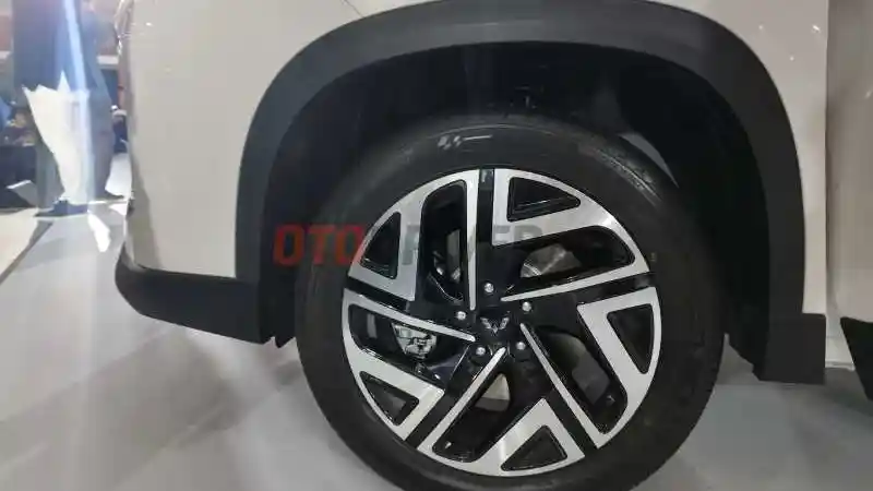 Foto - Dibanderol Lebih Enteng, Ini Spesifikasi Wuling New Almaz RS Pro dan New Almaz RS Pro Hybrid