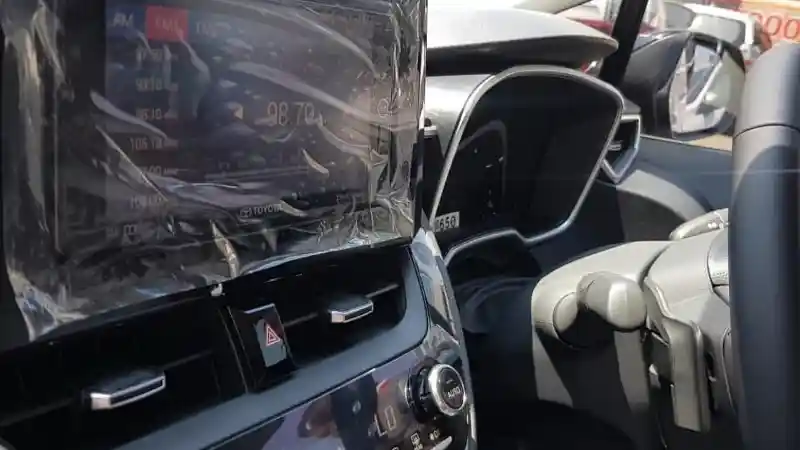 Foto - Corolla Altis Generasi Terbaru Terungkap Sebelum Peluncurannya