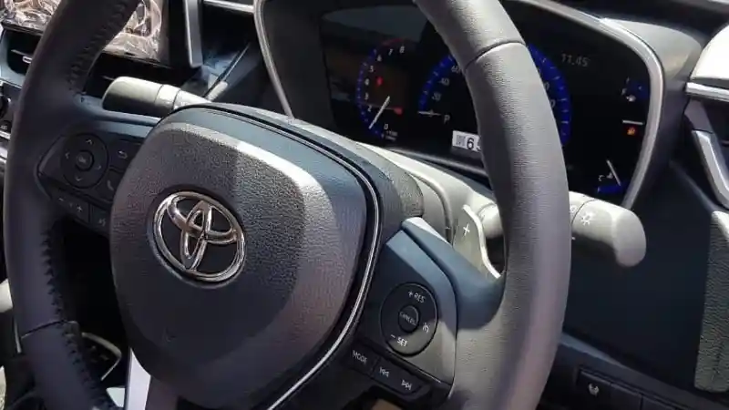 Foto - Corolla Altis Generasi Terbaru Terungkap Sebelum Peluncurannya