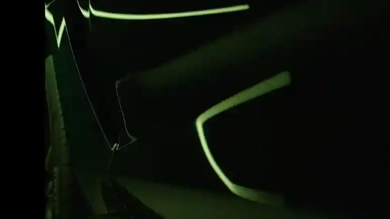 Foto - Aston Martin Sebar Teaser SUV Paling Bertenaga Di Kolong Jagad