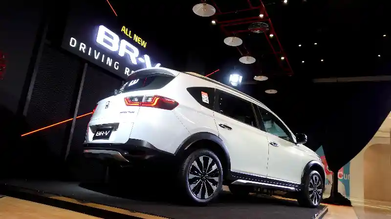 Foto - Membandingkan Dimensi dan Mesin Honda BR-V 2022 Dengan Toyota Rush