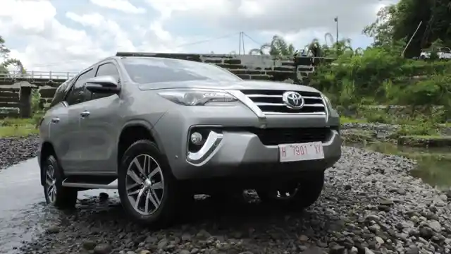 Foto - Daftar Harga SUV Ladder Frame (Desember 2018)