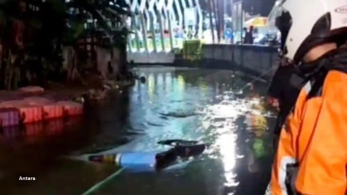 Berita - Pramudi Angkot Kecebur Sungai Akan Ditindak Tegas