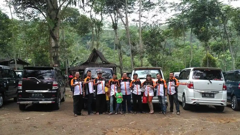 Foto - Indonesia APV Club Plesiran Ke Pelabuhan Ratu Sekaligus Sunatan Massal