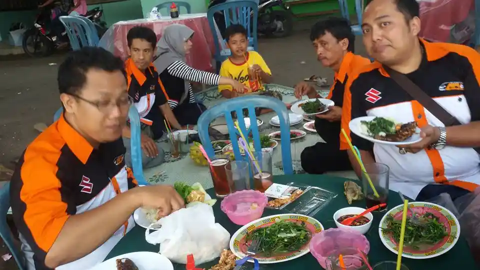 Foto - Indonesia APV Club Plesiran Ke Pelabuhan Ratu Sekaligus Sunatan Massal